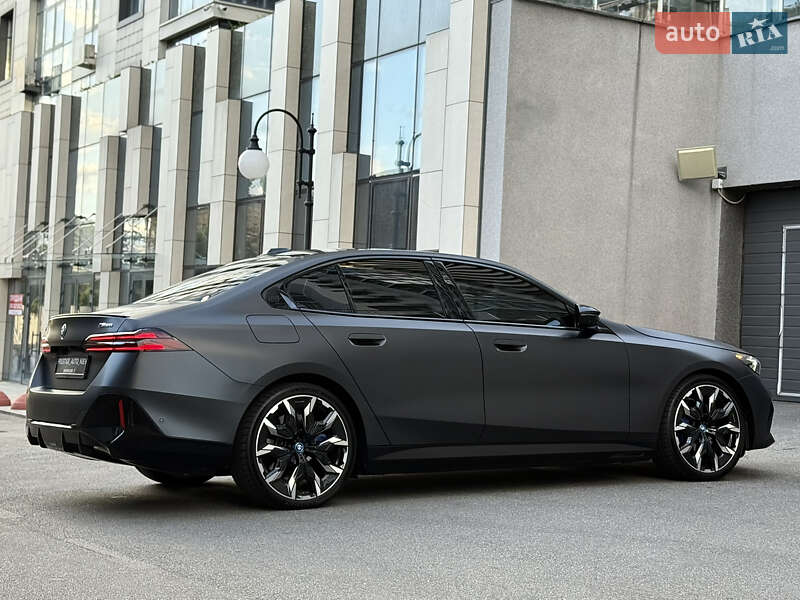 Седан BMW i5 2023 в Киеве