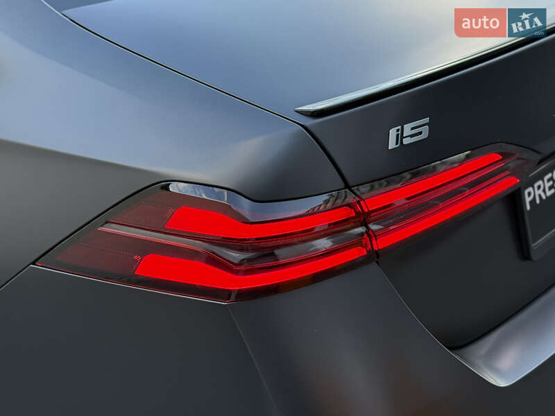 Седан BMW i5 2023 в Киеве