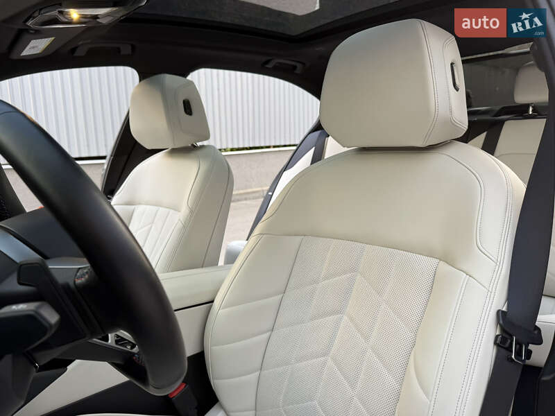 Седан BMW i5 2023 в Киеве