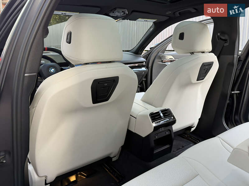 Седан BMW i5 2023 в Киеве