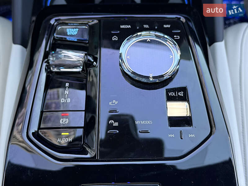 Седан BMW i5 2023 в Киеве