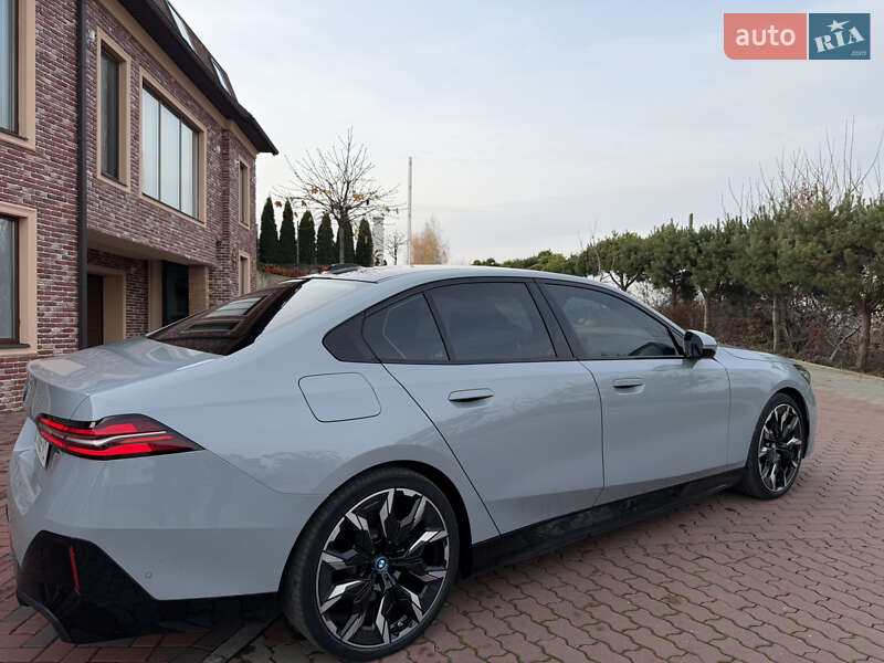 Седан BMW i5 2023 в Черновцах