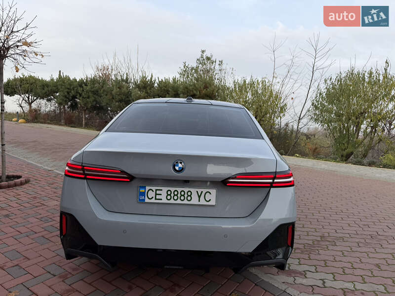 Седан BMW i5 2023 в Черновцах