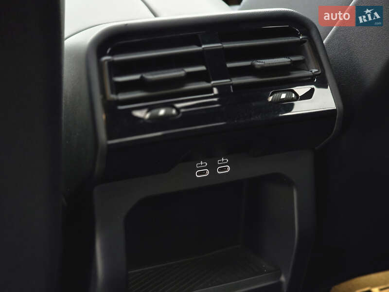 Седан BMW i5 2023 в Коломые