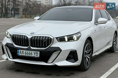 Седан BMW i5 2024 в Києві