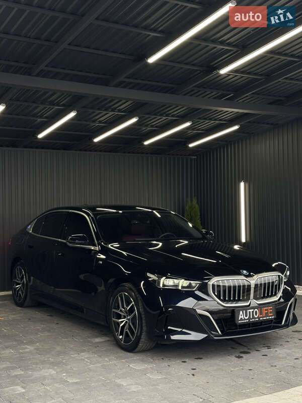 Седан BMW i5 2024 в Мукачево