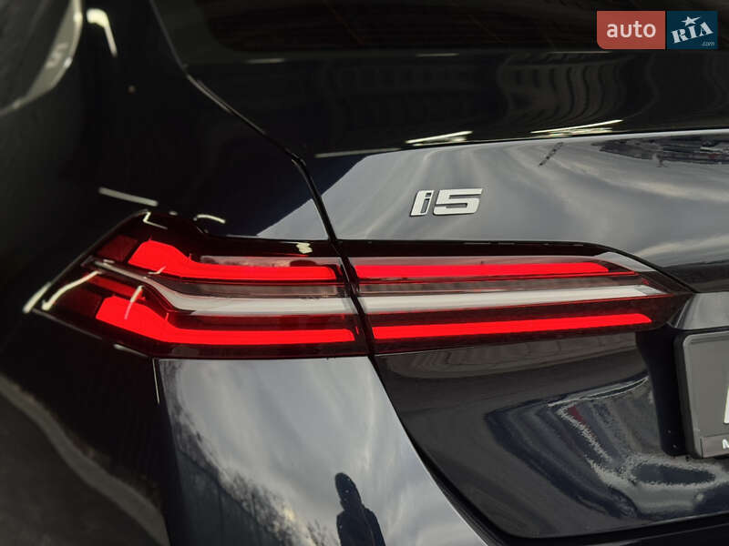 Седан BMW i5 2024 в Мукачево