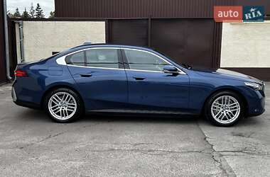 Седан BMW i5 2024 в Ровно
