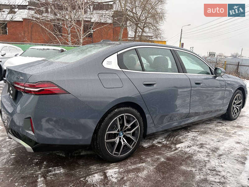 Седан BMW i5 2024 в Киеве