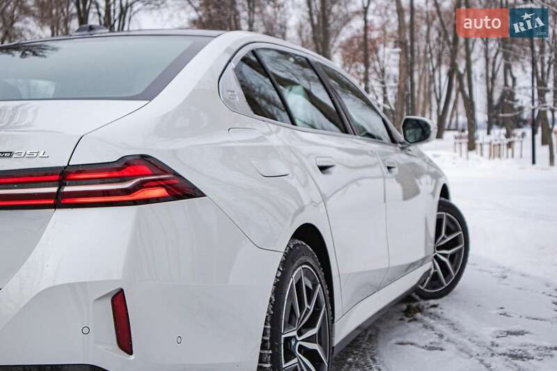 Седан BMW i5 2024 в Киеве