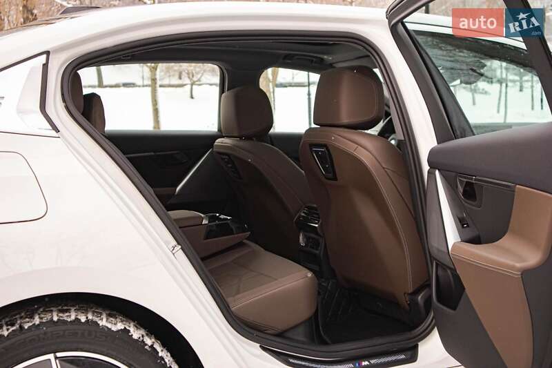 Седан BMW i5 2024 в Киеве