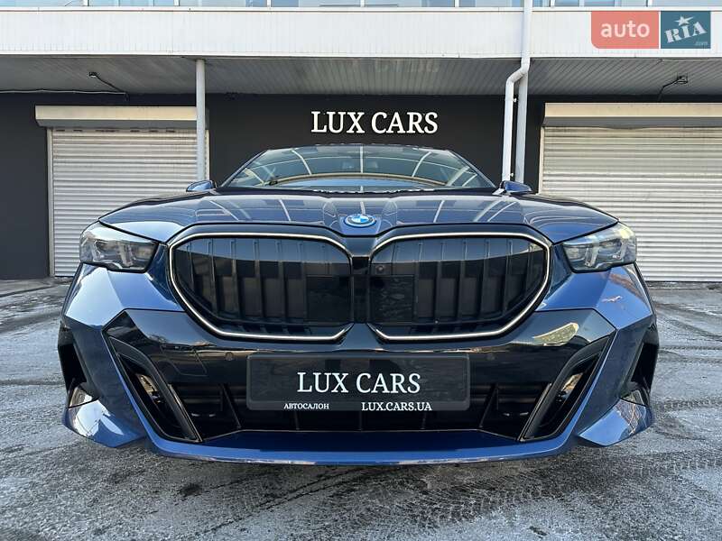 Седан BMW i5 2024 в Києві