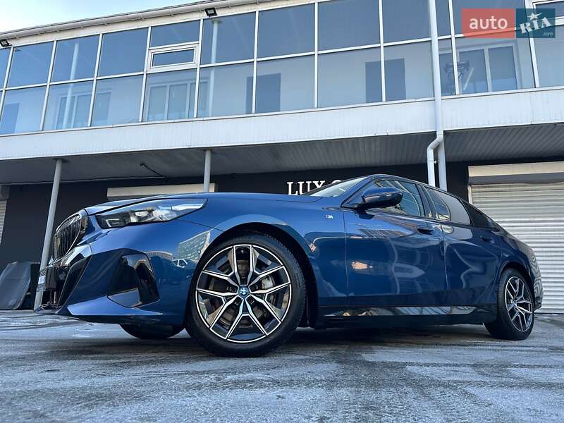 Седан BMW i5 2024 в Києві