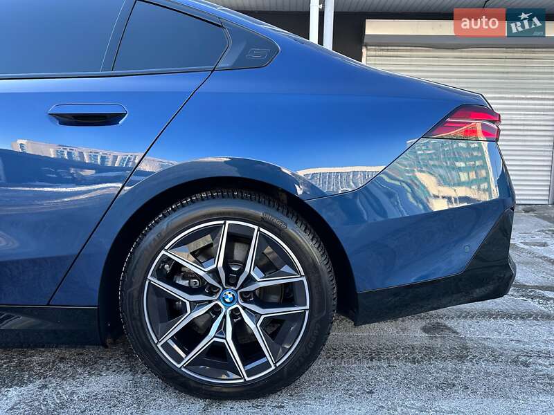 Седан BMW i5 2024 в Києві