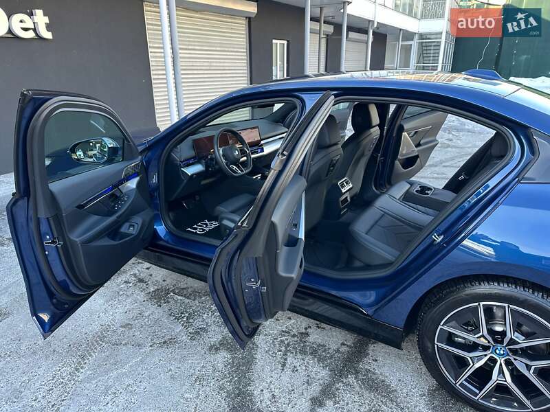 Седан BMW i5 2024 в Києві