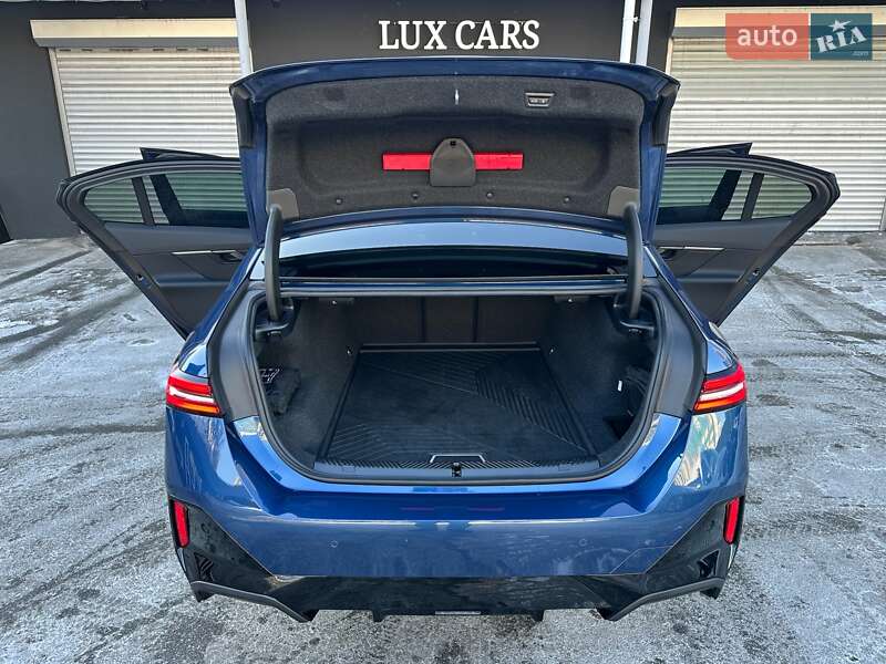 Седан BMW i5 2024 в Києві