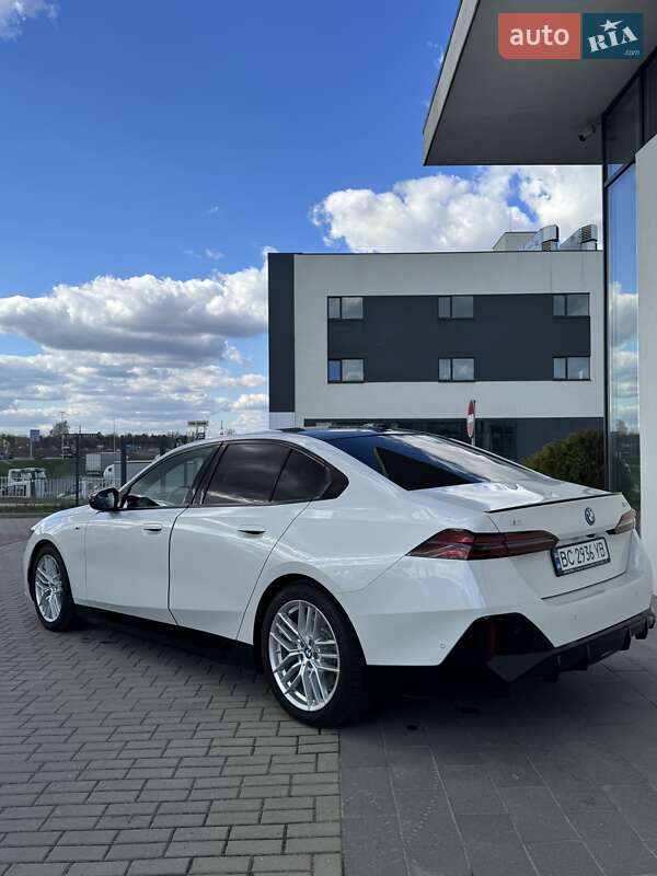 Седан BMW i5 2024 в Львове