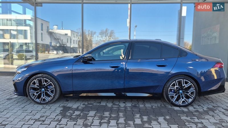 Седан BMW i5 2023 в Хмельницком