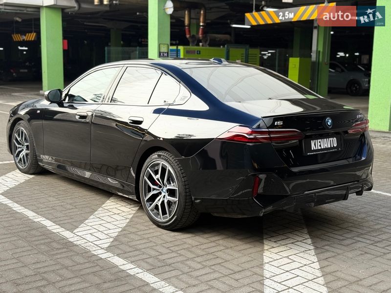 Седан BMW i5 2023 в Киеве