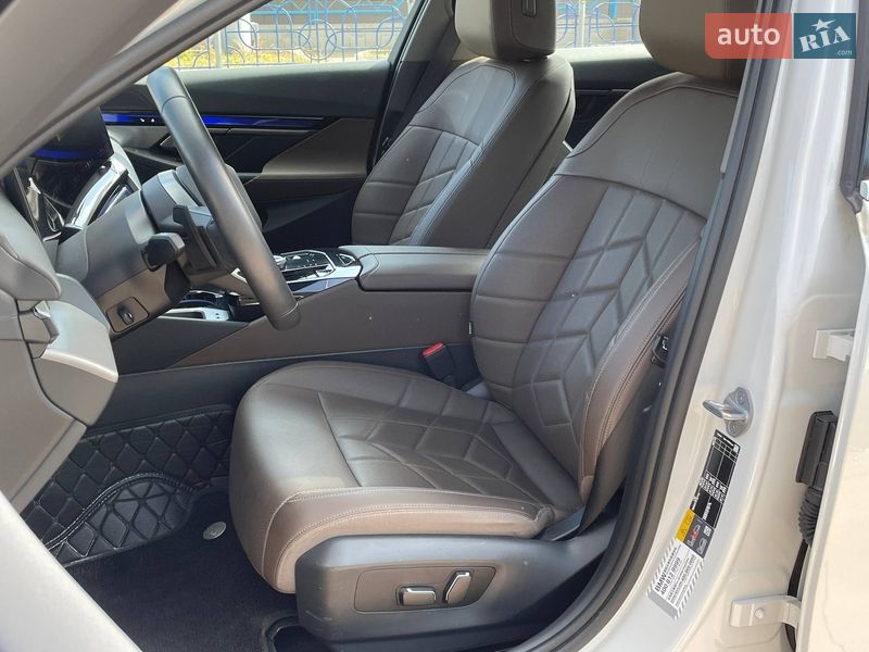 Седан BMW i5 2024 в Киеве