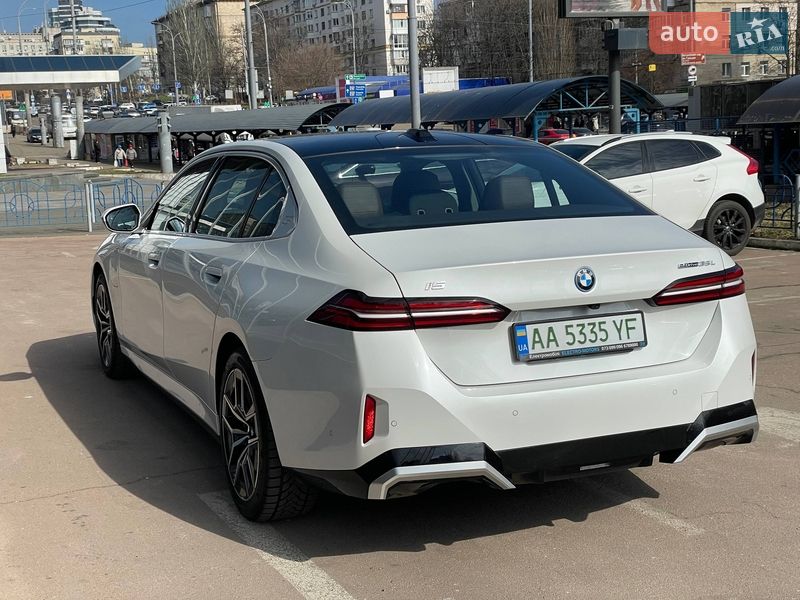 Седан BMW i5 2024 в Киеве