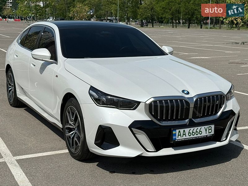 Седан BMW i5 2024 в Киеве
