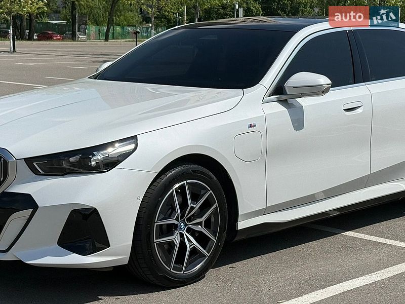 Седан BMW i5 2024 в Киеве