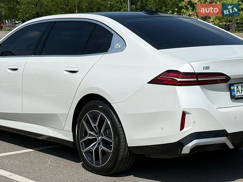 Седан BMW i5 2024 в Киеве