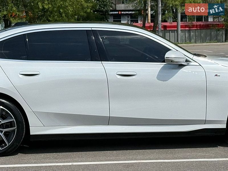 Седан BMW i5 2024 в Киеве