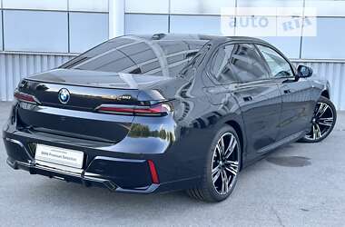 Седан BMW i7 2023 в Дніпрі