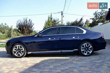 Седан BMW i7 2024 в 