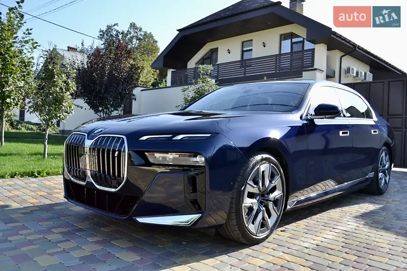 BMW i7
