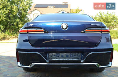 Седан BMW i7 2024 в 