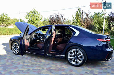 Седан BMW i7 2024 в 