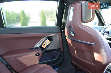 Седан BMW i7 2024 в 