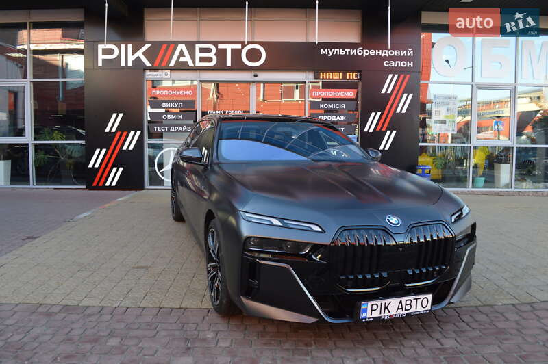 Седан BMW i7 2022 в 