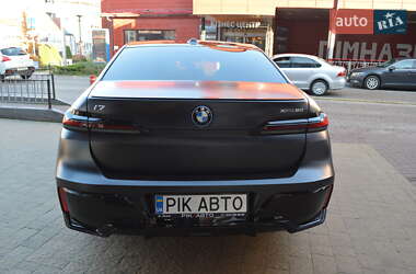 Седан BMW i7 2022 в 