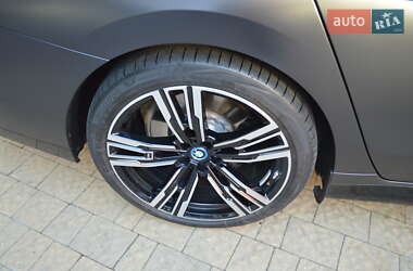 Седан BMW i7 2022 в 