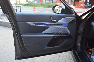 Седан BMW i7 2022 в 