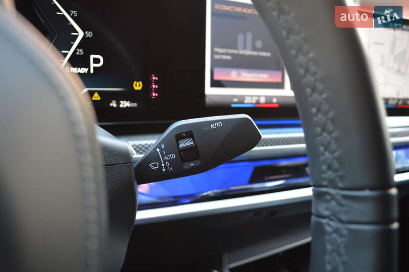 Седан BMW i7 2022 в Львове
