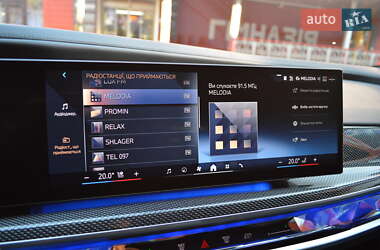 Седан BMW i7 2022 в 