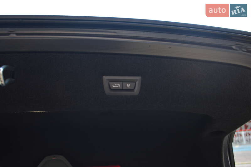 Седан BMW i7 2022 в Львове