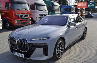 Седан BMW i7 2022 в Хусті