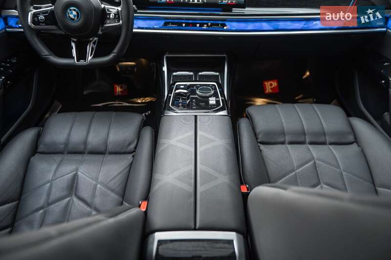 Седан BMW i7 2023 в Одессе
