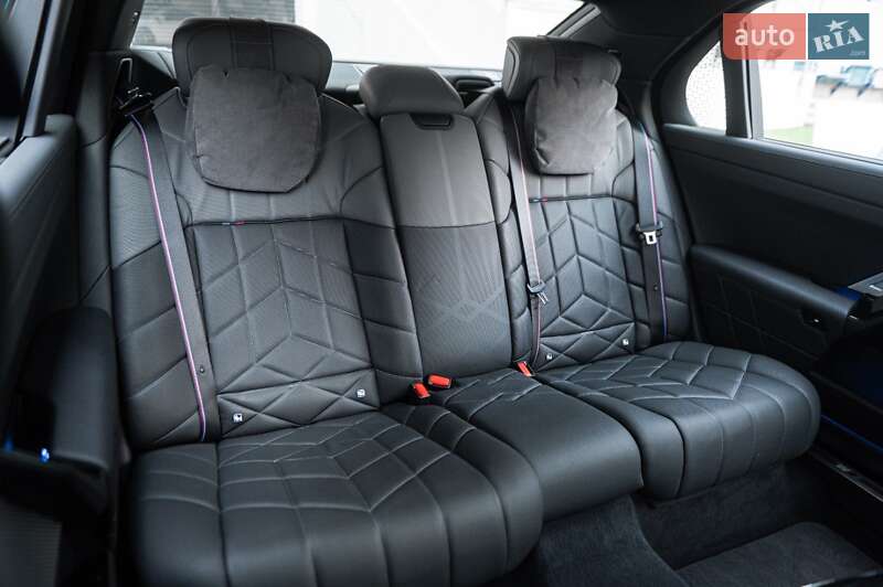 Седан BMW i7 2023 в Одессе