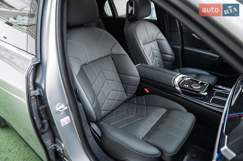 Седан BMW i7 2023 в Одессе