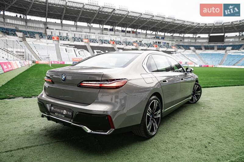 Седан BMW i7 2023 в Одессе