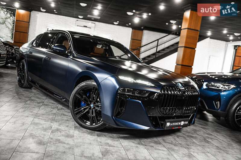 Седан BMW i7 2023 в 