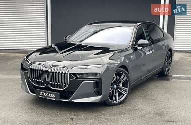 Седан BMW i7 2023 в Киеве