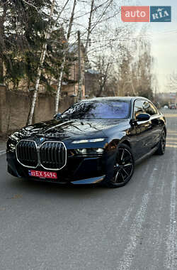 Седан BMW i7 2023 в 